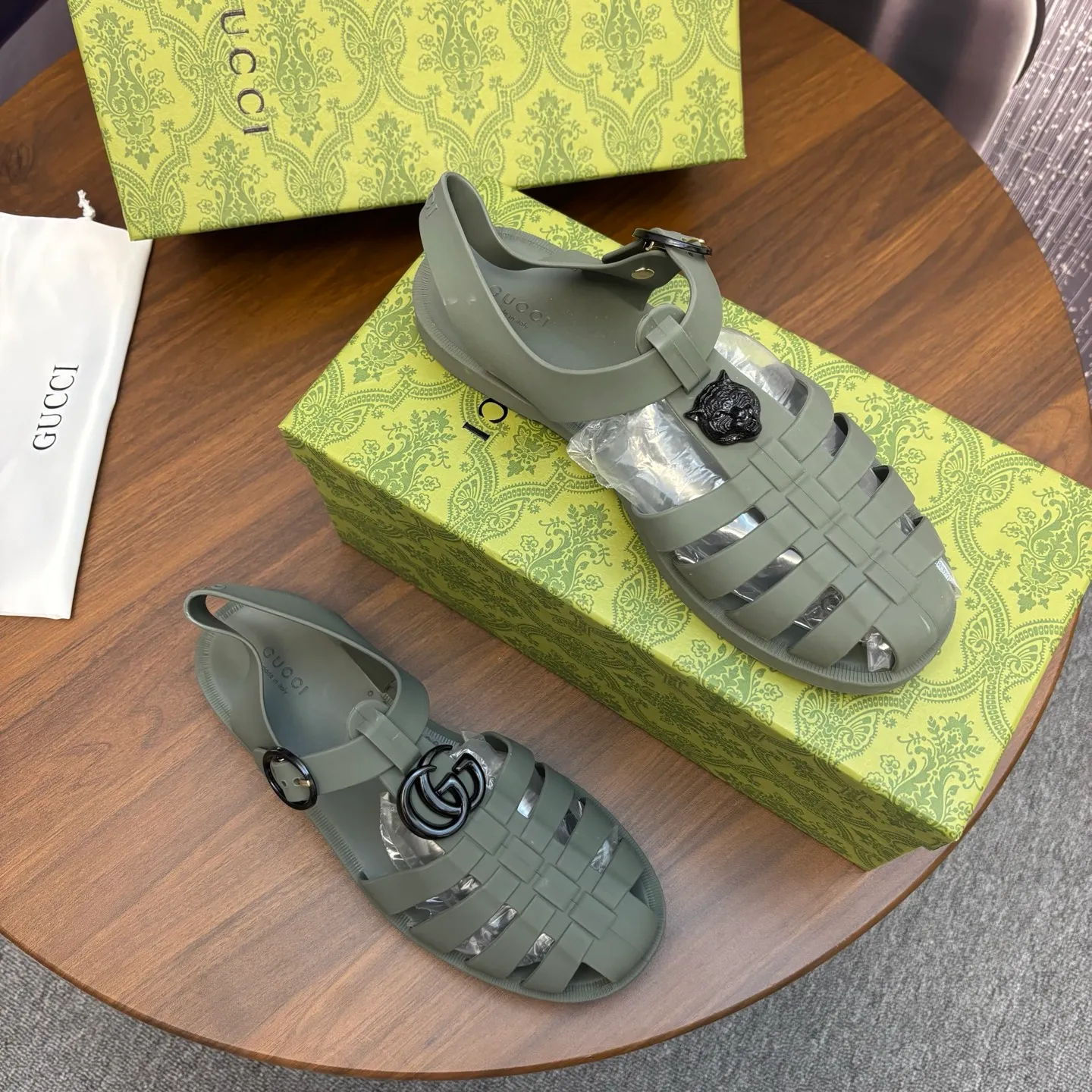 Men's shoes 260💰 [Gucci] Counter quality, top-quality original goods, real photos! Original TPU material, fine workmanship, comfortable; genuine 1:1 replica Size: 36 ~ 46